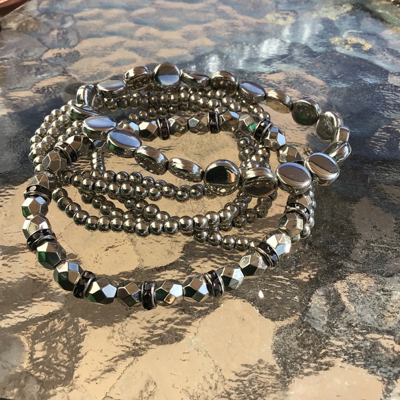 7 Stackable Silver Colored Stretch Bracelets - Picture 1 of 4
